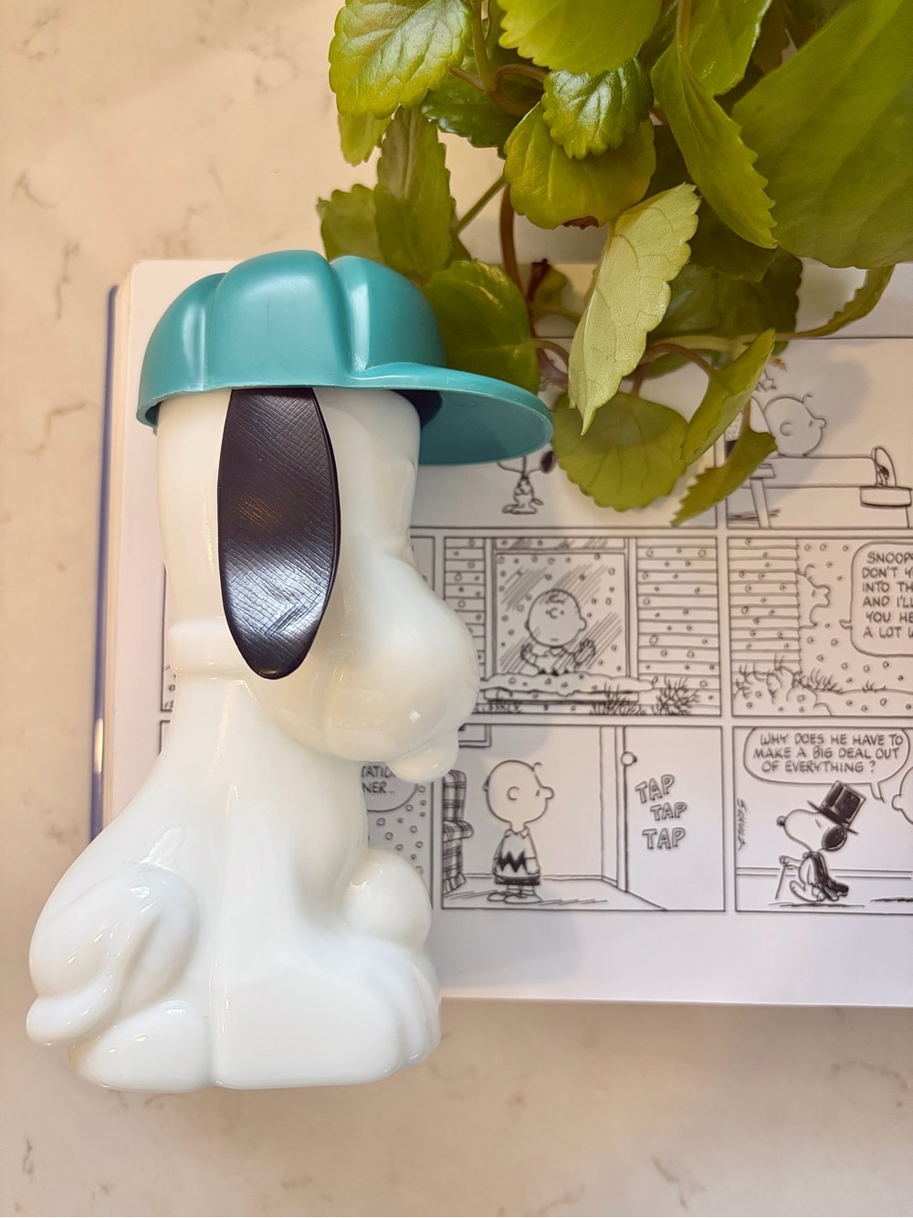 Vintage Avon 1969 Milk Glass Snoopy Bottle - Picture 2 of 10